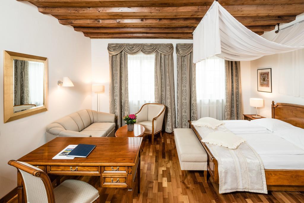 Hotel Restaurant Lilie Віпітено Екстер'єр фото